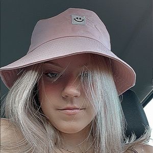 Meet your Posher, Ella